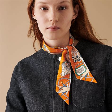 tie hermes scarf like necklace|how to wear hermes twilly.